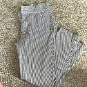 Hollister Gray Ankle Cropped Pants Relaxed Fit